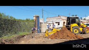 Самый простой способ  выкопать и установить  колодец для ливневки.