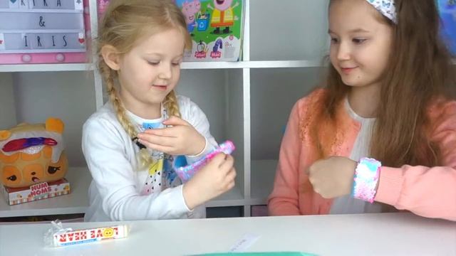 FINGERLINGS Pass The Parcel game | BFF Quiz | New Fingerlings Magazine смотреть онлайн