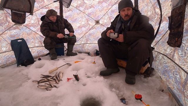 Ловим корюшку в дельте Северной Двины смотреть онлайн