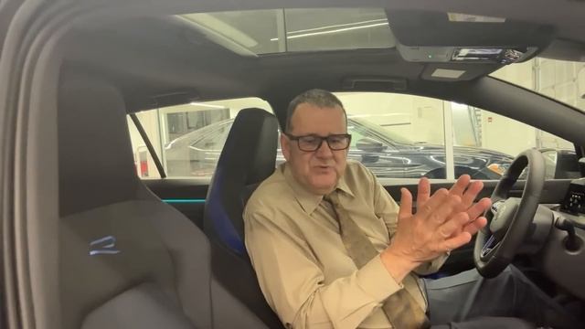 Livraison de ma nouvelle Volkswagen Golf R 2023 смотреть онлайн