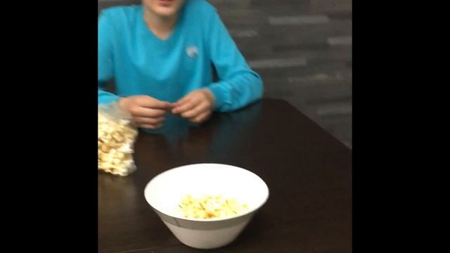 дешевый попкорн vs дорогой попкорн смотреть онлайн