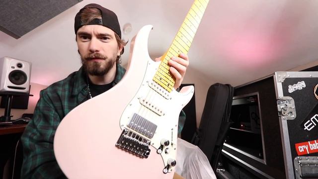 NOT YOUR DAD'S STRAT! 7 STRING UNBOXING! смотреть онлайн