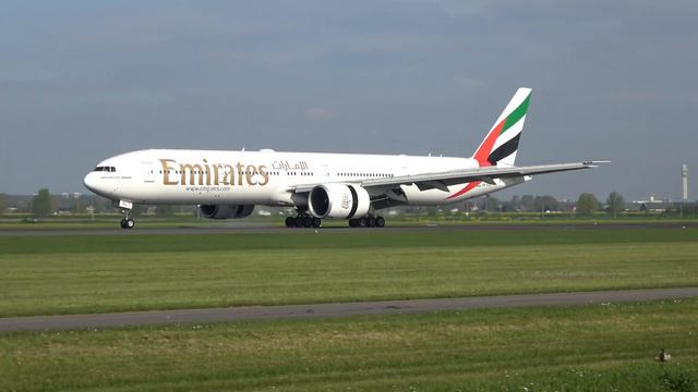 (4K) Schiphol Plane spotting - 5x Emirates planes landing! A380, 77W & 77F смотреть онлайн