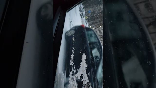 москву завалило снегом Матиз выкорабкался из сугроба смотреть онлайн