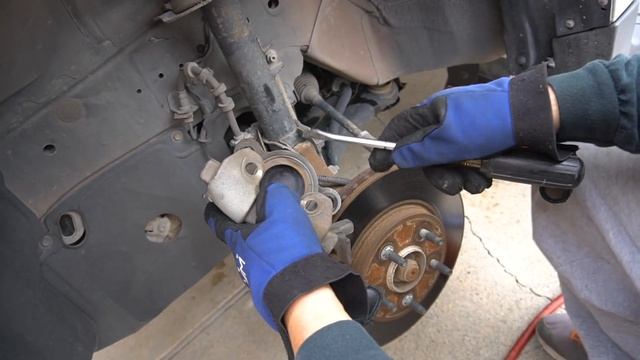 Brake Pad Change 2008 Ford Escape смотреть онлайн