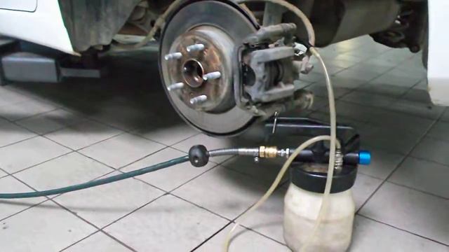 Замена Тормозной Жидкости. смотреть онлайн
