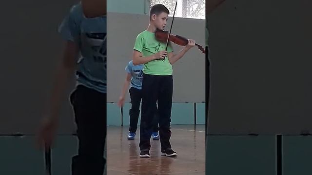 Одноклассник играет на скрипке! смотреть онлайн
