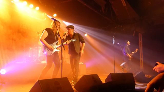 Dream Police - When The Sun Goes Down [live Fredrikstad 25 Dec. 2015] смотреть онлайн