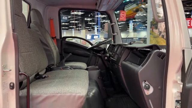 2023 Isuzu NRR Diesel Delivery Truck смотреть онлайн