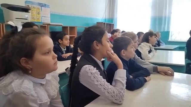 В гости к школьникам села Турмасово Мичуринского района пришла заслуженная артистка РФ В. Дзидзан смотреть онлайн