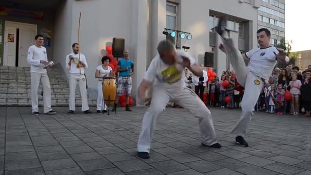 День открытых дверей в школе танца Nesaim. Выступление группы Axe Capoeira смотреть онлайн