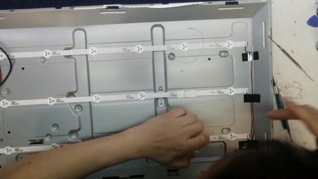 TOSHIBA 32W2453RK ремонт подсветки с доработкой тока. смотреть онлайн