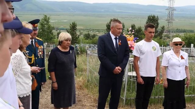 Земля с могилы умерших от ран (видеоряд, 20июню2019 года) смотреть онлайн
