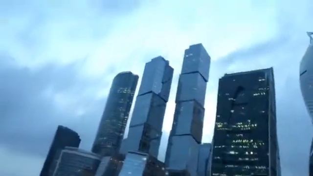 Walking to the Moscow City Buisness Trade Center смотреть онлайн