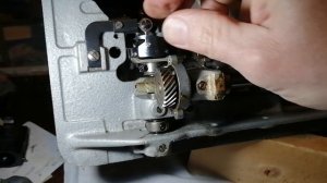 Вал челнока с шестерней  Veritas 8014/35 как её настроить.Видео № 28