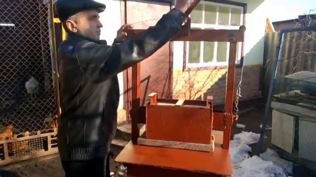 Самодельный станок для формовки строительных блоков Ивана крестьянина. смотреть онлайн