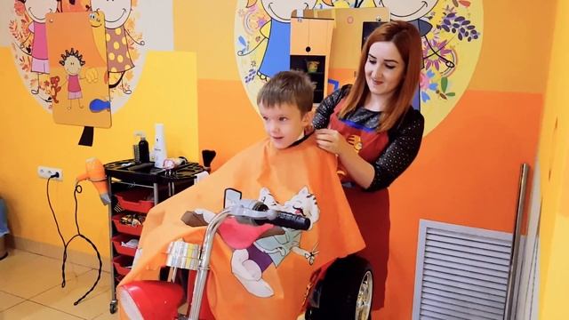 Гоша посетил детский салон красоты.Стильная прическа.stylish hairstyle. смотреть онлайн
