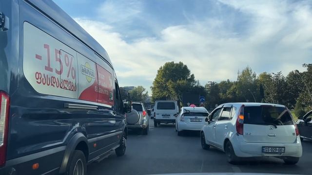 Тбилиси. Авлабар на ремонте, город готовится к именинам. смотреть онлайн