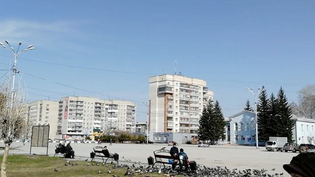 Из громкоговорителя предупреждают оставаться дома смотреть онлайн