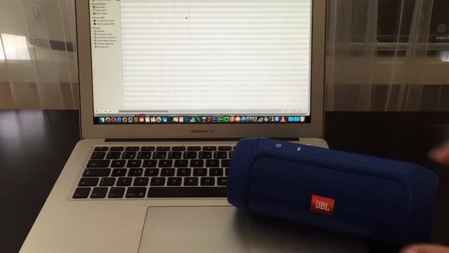 MacBook Air vs. JBL Charge 2+ смотреть онлайн