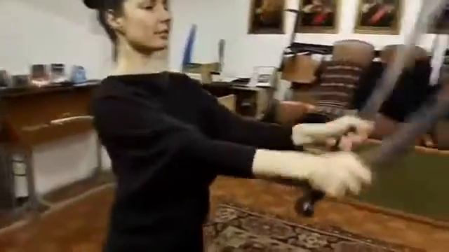 Упражнение на растяжку кисти, для занятий БОЕВЫМ ЭТНО ФИТНЕСОМ смотреть онлайн