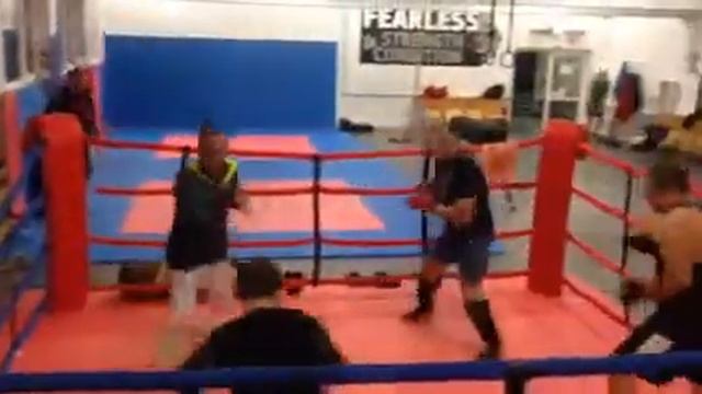 Бокс кикбокс кондиция екипировка хранителни добавки смотреть онлайн