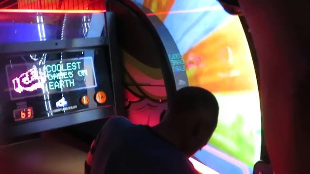 FUN AT GLOW ZONE PARK! (GLOW IN THE DARK GAMES) смотреть онлайн