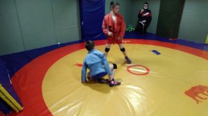 Рычаг колена против рычага локтя. Прием самбо