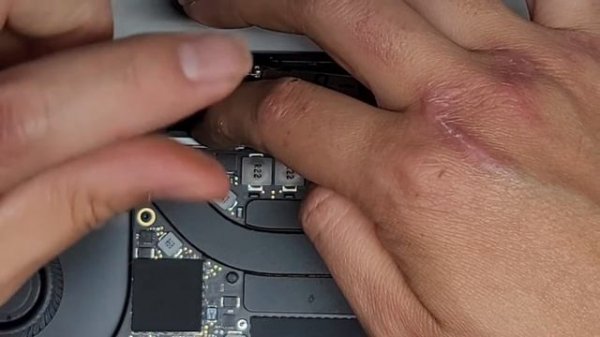 13" Inch MacBook Pro A1989 Disassembly Display Screen LCD Assembly Replacement Repair