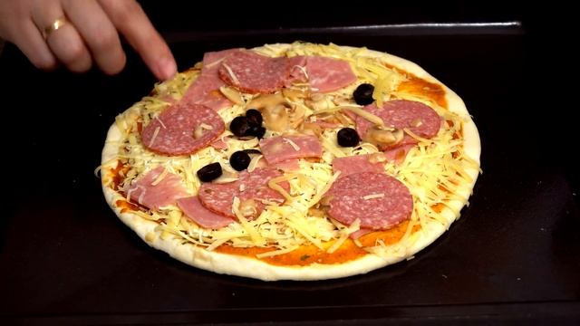 ПИЦЦА "ЦЕЗАРЬ" кушаем и слушаем обзор пиццы квартет смотреть онлайн