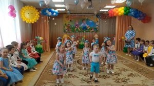 Выступление малышей на Выпускном утреннике. Вторая младшая гр. N12 МАДОУ N56 (2022 г.)
