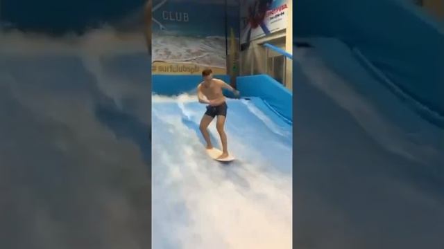 Падения на искусственной волне с доски! Все смачные моменты