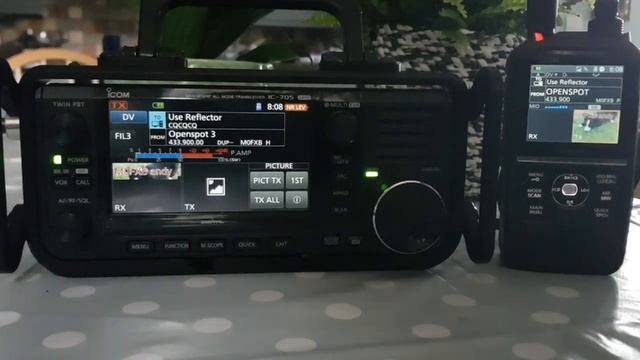ICOM IC-705 with ICOM ID-52 Fearures comparison смотреть онлайн