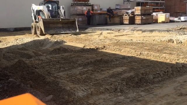 Планировка песка в отметку на Bobcat S770