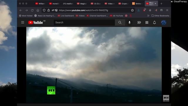 Figure/Object flies around La Palma Volcano on Live Stream 4 October 2021 смотреть онлайн