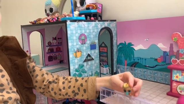 LOL SURPRISE DOLLHOUSE 85 сюрпризов или РУМ ТУР в кукольном домике // MARGOLANDIA ? смотреть онлайн