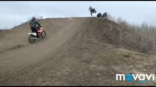 Скраб на мотоцикле от Льва смотреть онлайн