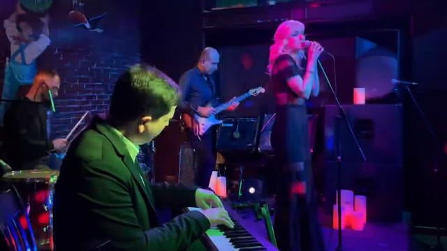 Turn Your Love Around (G. Benson) – Елизавета Крестиничева – 16.11.21 – O’Connell’s Pub Moscow 🇷🇺. смотреть онлайн