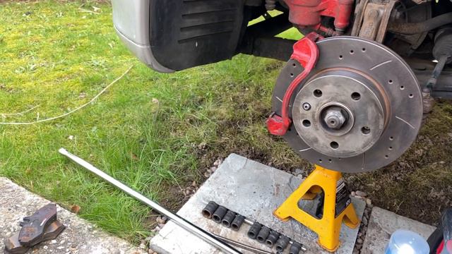 Mercedes Vito W638 break callipers & discs cowboy ? painting part 2 detail refurb смотреть онлайн
