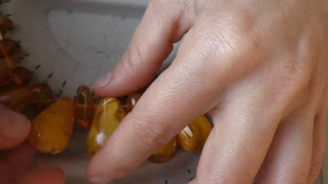 Редкое янтарное колье с красивым пейзажным янтарем смотреть онлайн