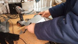 Бункерная кормушка для кроликов своими руками/Рождение крольчат.