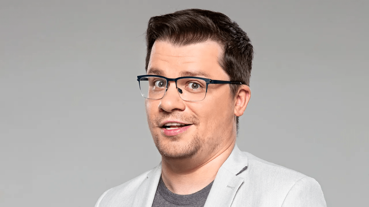 Гарик Харламов довёл до истерики мошенника по телефону смотреть онлайн