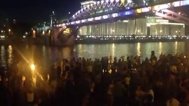 Сальса на Москве-реке смотреть онлайн