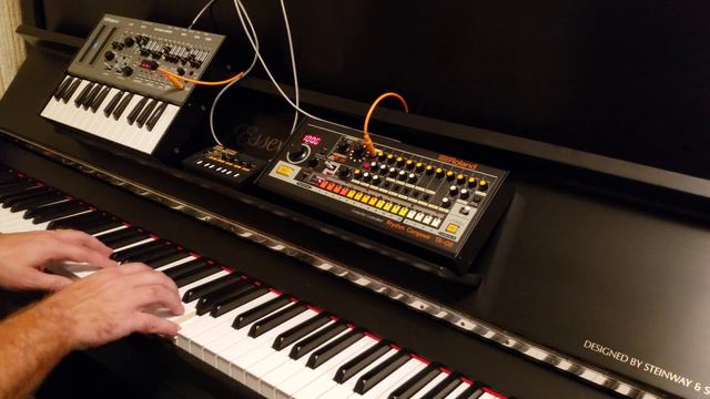 piano and Roland tr-08 смотреть онлайн