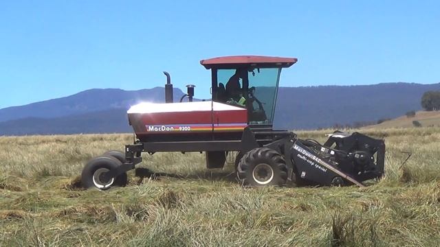 Hagley Ryegrass Windrowing Part 1. смотреть онлайн