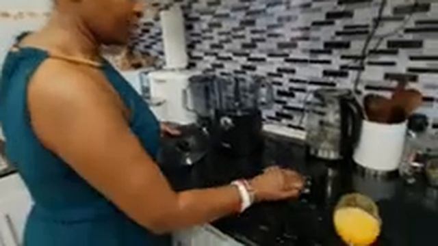 FOOD PROCESSOR WITH A BLENDER ~Kimondo Missy смотреть онлайн