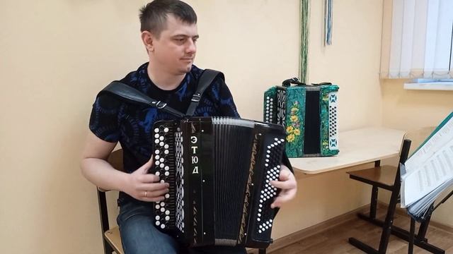 Баянист играет детскому вокальному ансамблю. Весело, задорно!!! смотреть онлайн