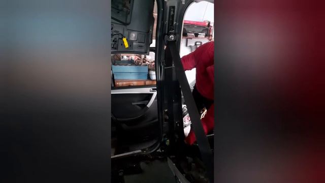 Citroen C4 Picasso Driver Safety Belt Removal