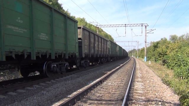 Электровозы ВЛ80С-2446 и ВЛ80С-2071 с грузовым поездом