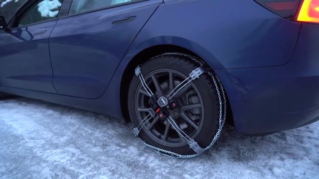 Tesla model 3 with snow chains takes on icy hill смотреть онлайн